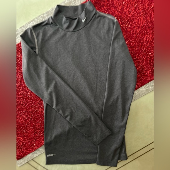 Boy’s NIKEfit base layer - Picture 13 of 16